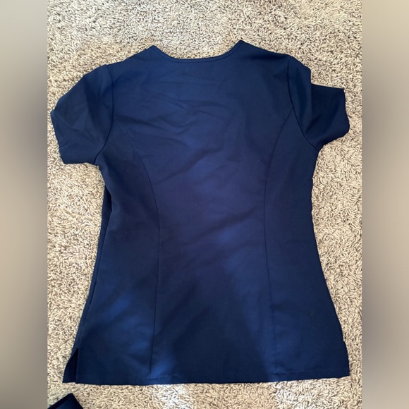 Figs Catarina Slim Fit One pocket Scrub top SOLD OUT XS worn 1x - Picture 3 of 4